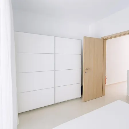 Апартаменты Pure Modern New Build Никити